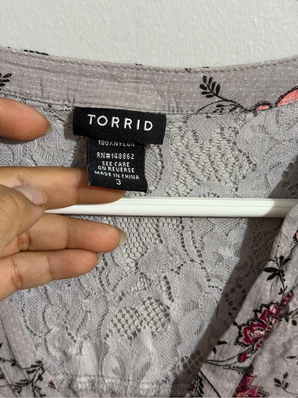 Torrid Blouse Womens 3X Gray Floral Lace Long Sleeve Button Front Boho Tunic - Picture 9 of 10